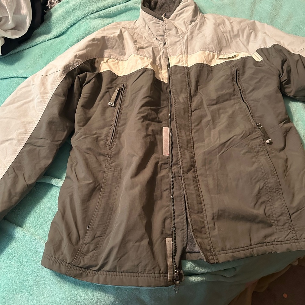 An Aero 2xl puffy insulated jacket